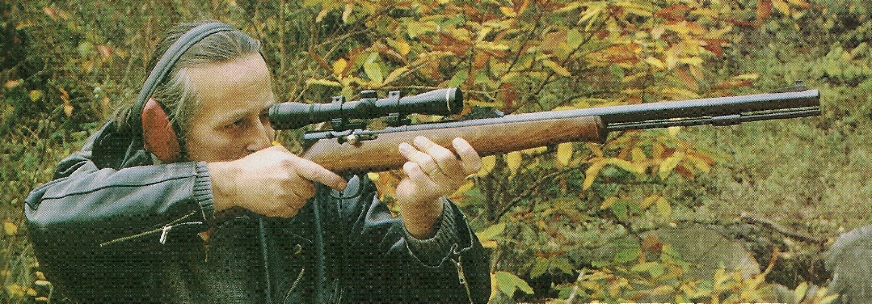 Rémi Bourgeois en 1998, quand il effectuait avec nous des tests sur le terrain de la carabine Ardesa « In Line rifle » de calibre .50 à poudre noire.