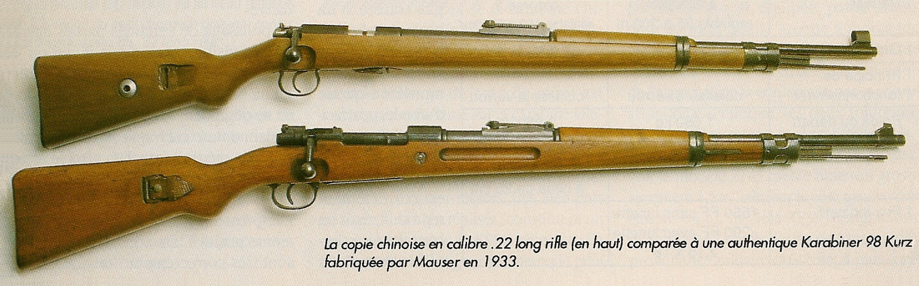 Comparaison entre la copie chinoise de petit calibre et une authentique K98K de calibre 7,92 mm Mauser fabriquée par la Waffenfabrik Mauser en 1933.