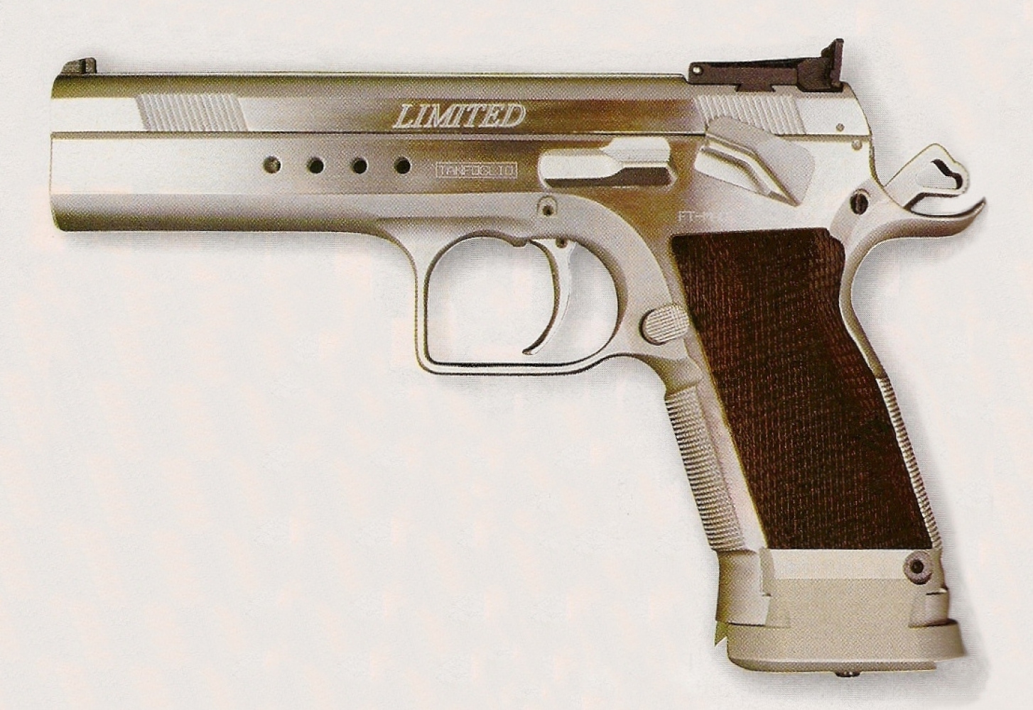 Bien conçu et bénéficiant d’une très bonne prise en mains, le pistolet Tanfoglio offre un usage polyvalent pouvant convenir à toutes les formes de tir.