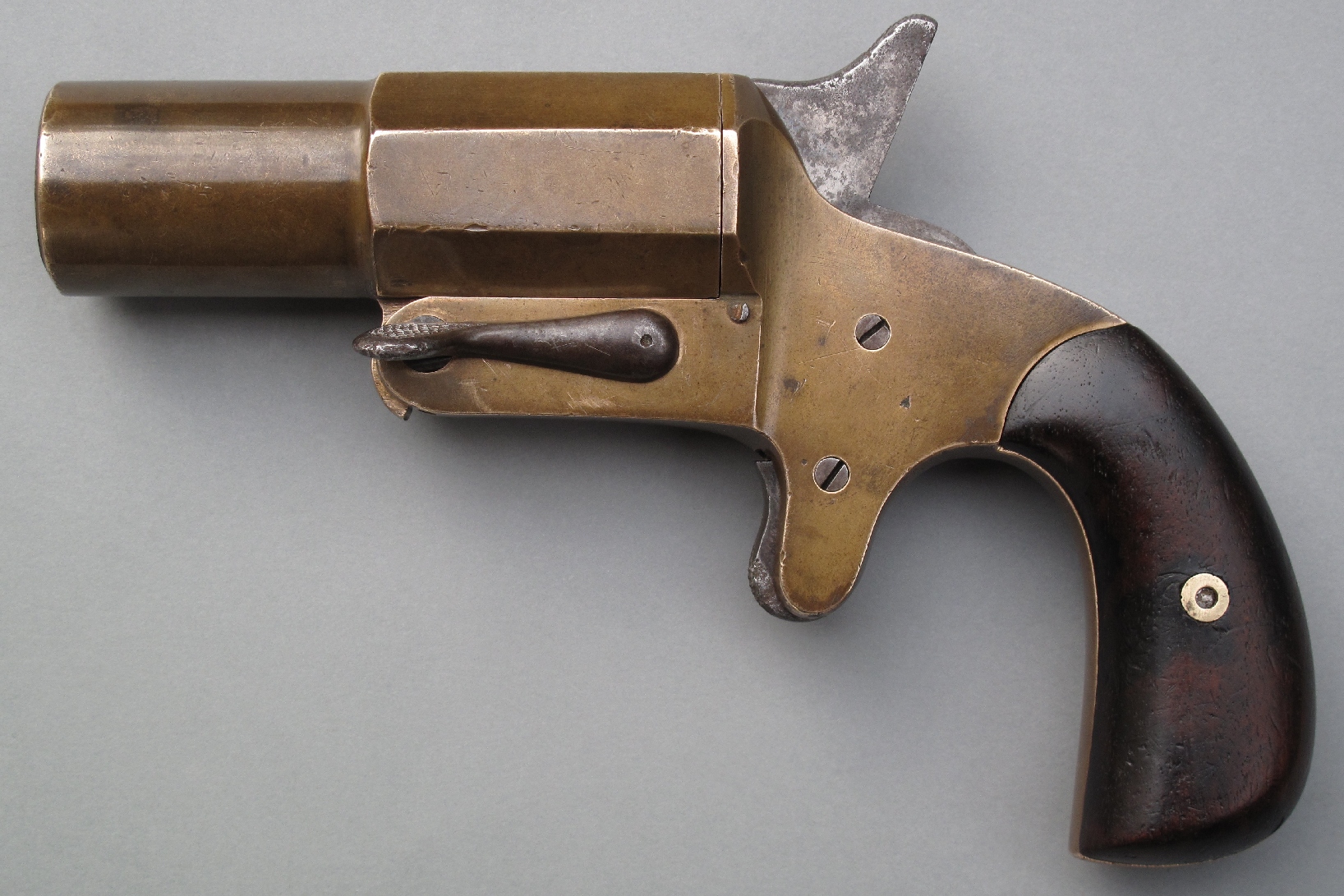 Le pistolet de signalisation de calibre 25 mm fabriqué par la maison parisienne Ruggieri est employé depuis le 1er juin 1891 par le service de télégraphie militaire.