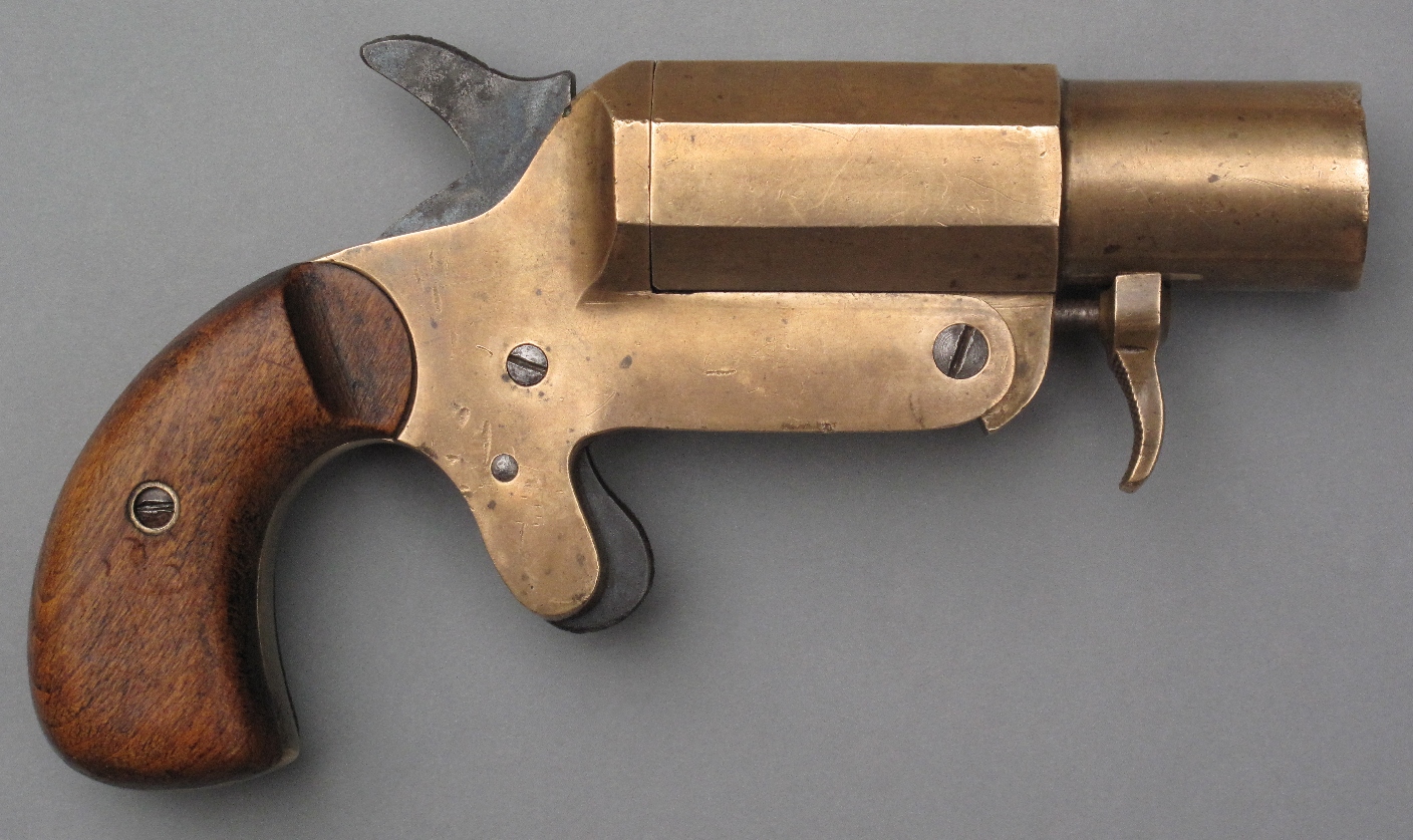 Le modèle 1899 est un pistolet signaleur en bronze de conception rustique.