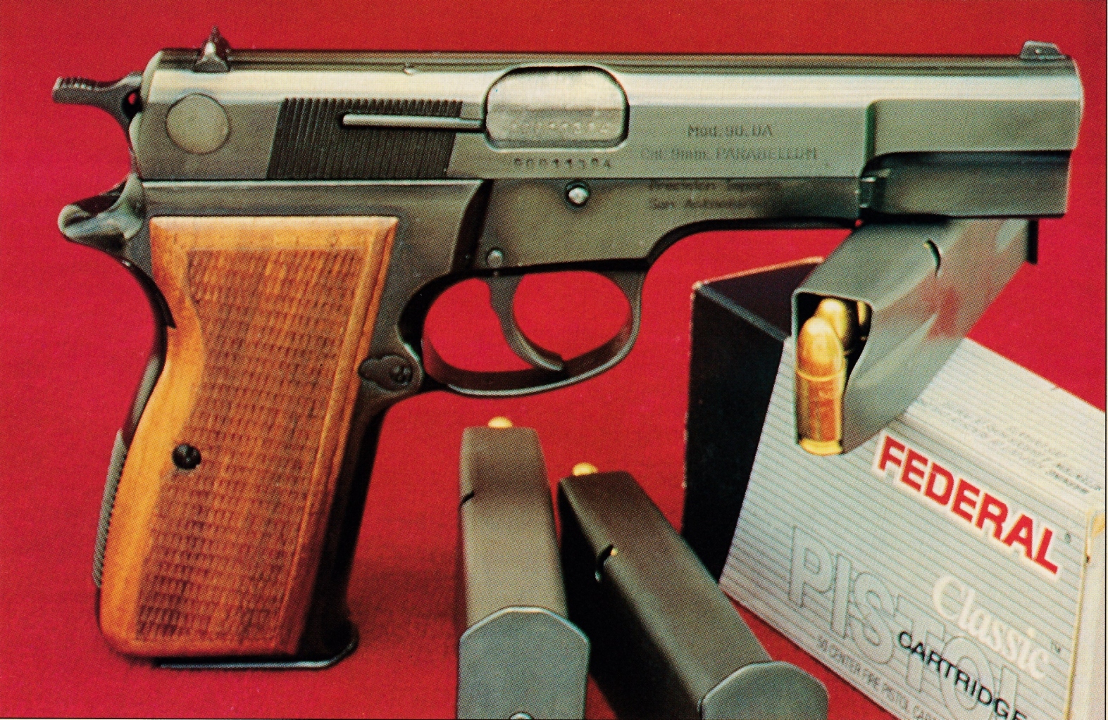 Si le Mauser emprunte au GP 35 (version de 1973 modèle 1001 « Vigilante ») sa hausse de type combat et son chien allégé par un trou central, il se démarque notamment par son levier de sûreté de type « decocker ».
