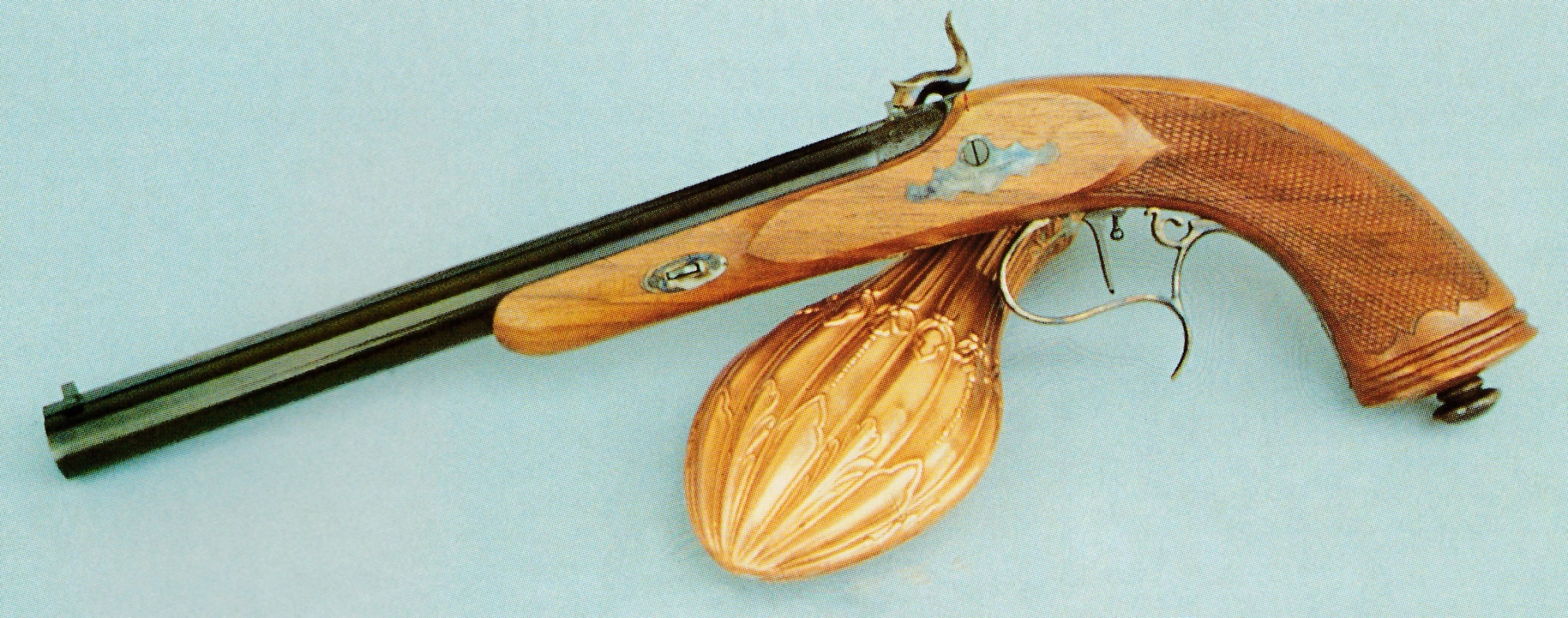 Le pistolet Rochatte modèle 1830, produit par l'italien Paolo Bondini, constitue une réplique particulièrement soignée d'une arme de tir fabriquée en France vers le milieu du XIXème siècle.